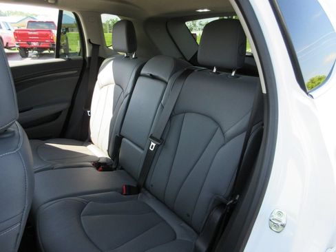 Used 2020 Buick Envision Essence FWD image 18