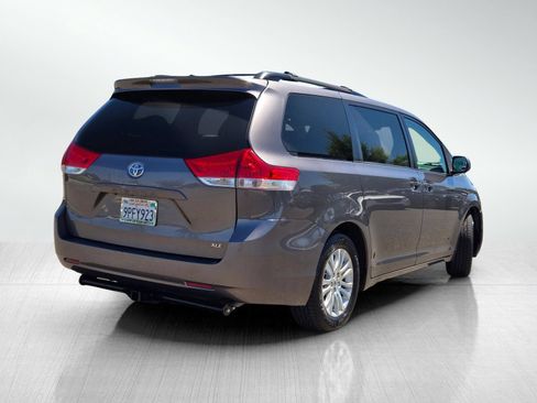 Used 2011 Toyota Sienna XLE FWD image 4