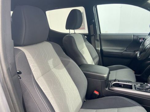 Used 2021 Toyota Tacoma TRD Sport image 5