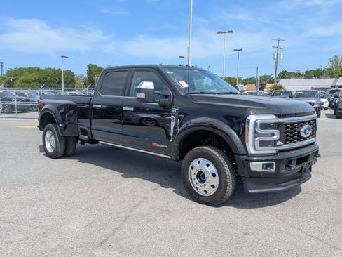 New 2026 Ford F450 Platinum w/ Platinum Plus Package AWD/4WD image 2