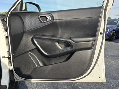 Used 2021 Kia Soul S FWD image 11