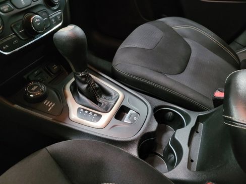 Used 2015 Jeep Cherokee Latitude image 26