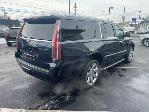 Used 2019 Cadillac Escalade ESV Luxury image 3