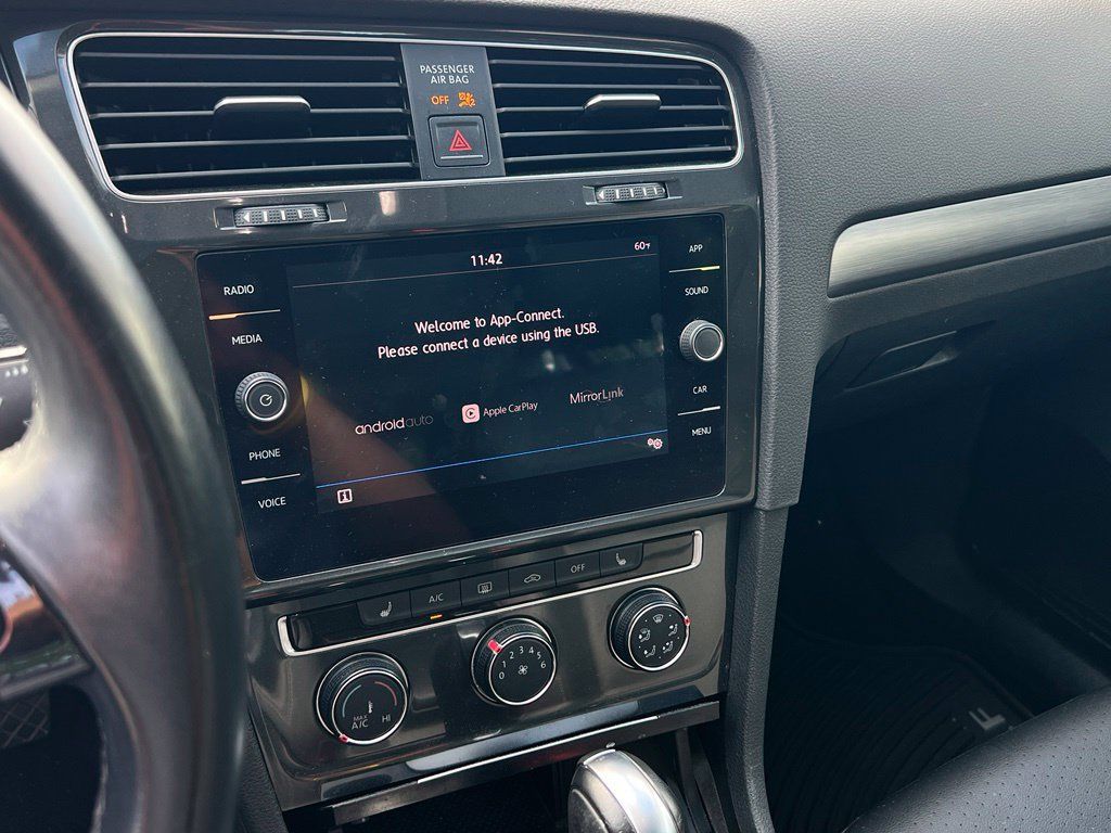 Used 2018 Volkswagen Golf SE FWD image 19