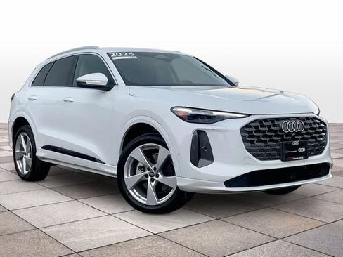 Used 2025 Audi Q5 Premium Plus w/ Premium Plus AWD/4WD image 2