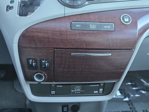 Used 2011 Toyota Sienna XLE image 15