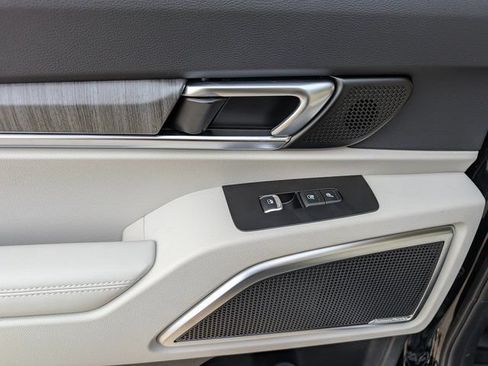 Certified 2025 Kia Telluride SX Prestige AWD/4WD image 10