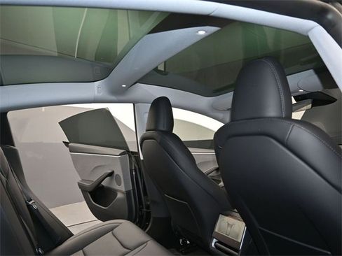Used 2025 Tesla Model 3 image 22