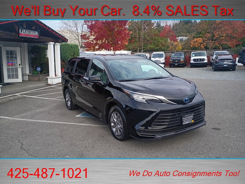 Used 2025 Toyota Sienna LE FWD image 3