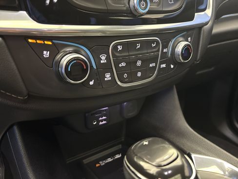 Used 2020 Chevrolet Traverse Premier w/ Redline Edition FWD image 21