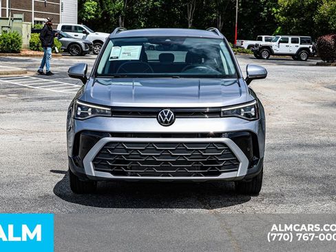 Used 2025 Volkswagen Taos SE FWD image 11