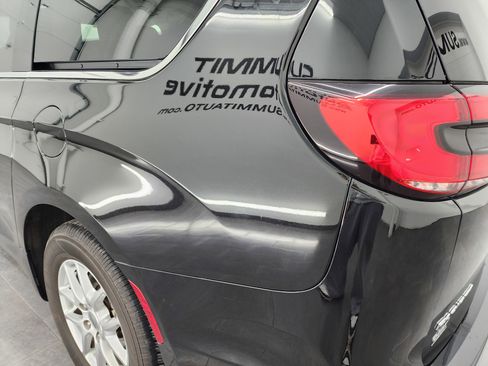 Used 2024 Chrysler Pacifica Touring-L image 30