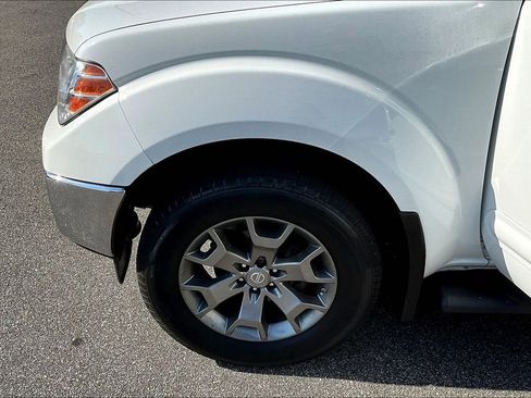 Used 2017 Nissan Frontier SL w/ Moonroof Package image 8