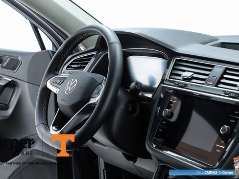 Used 2024 Volkswagen Tiguan SE w/ Panoramic Sunroof Package FWD image 34
