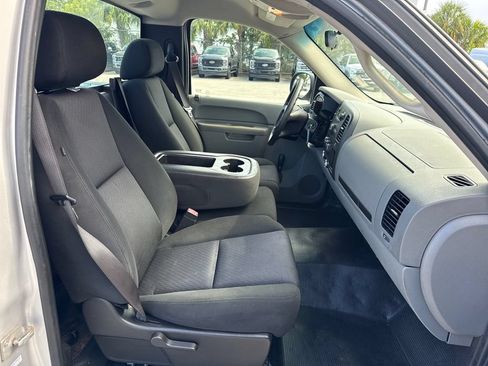 Used 2010 Chevrolet Silverado 1500 W/T RWD image 17