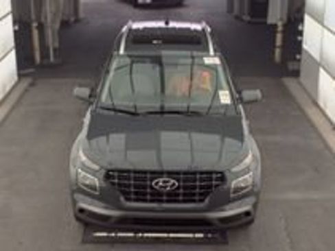 Used 2025 Hyundai Venue SEL FWD image 19