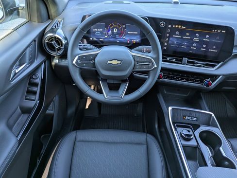 New 2026 Chevrolet Equinox LT w/ Convenience Package II image 17