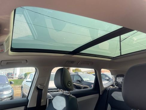 New 2025 Volkswagen Taos SEL image 10