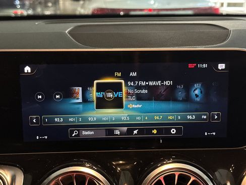 Used 2021 Mercedes-Benz GLB 250 image 17