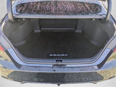 Used 2020 Toyota Camry SE image 6