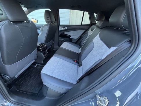 Certified 2023 Volkswagen ID.4 Pro image 17