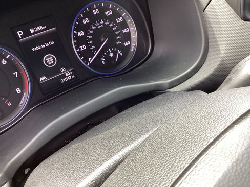 Used 2023 Hyundai Kona SEL AWD/4WD image 3