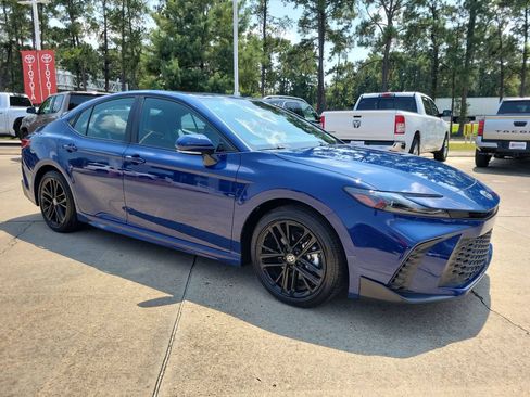 Used 2026 Toyota Camry SE w/ Multimedia Upgrade Package FWD image 9