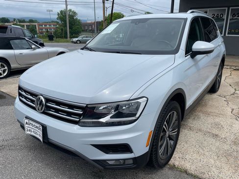 Used 2018 Volkswagen Tiguan SE AWD/4WD image 1