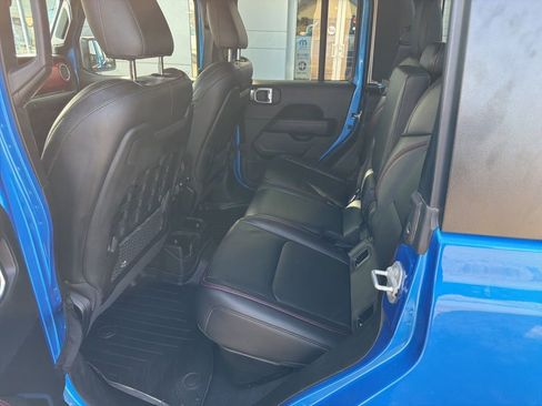 Used 2022 Jeep Gladiator Rubicon w/ Cold Weather Group image 11