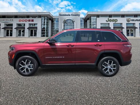 Used 2025 Jeep Grand Cherokee Limited RWD image 5