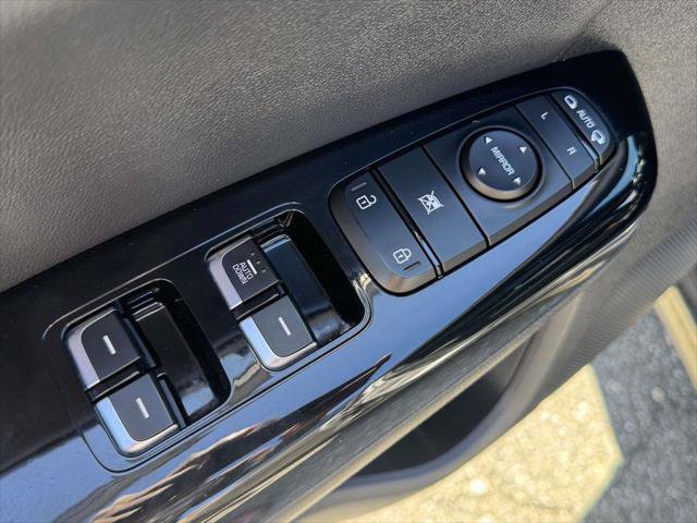 Used 2020 Kia Sportage S w/ Option Group 020 AWD/4WD image 16