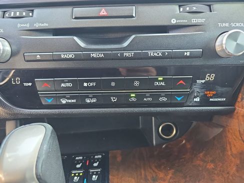 Used 2019 Lexus RX 450h AWD w/ Navigation Package image 27