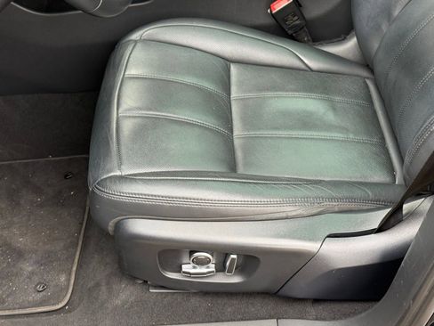 Used 2022 Land Rover Range Rover Evoque SE image 2