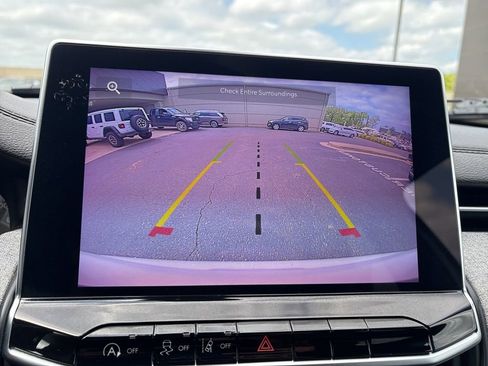 Used 2023 Jeep Compass Latitude image 21