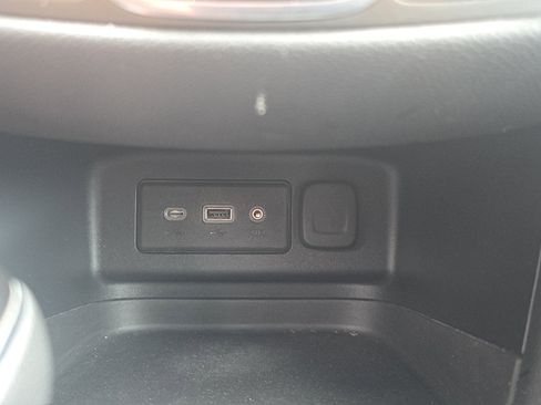 Used 2020 Chevrolet Equinox LT image 25