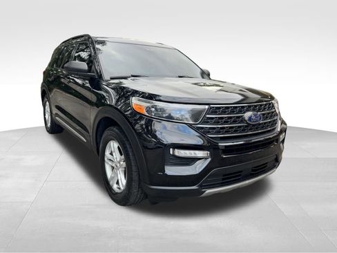 Used 2022 Ford Explorer XLT w/ Equipment Group 202A image 2