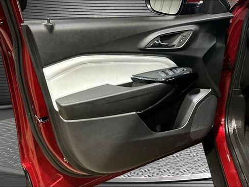 Certified 2025 Chevrolet Trax LT w/ LT Convenience Package FWD image 19
