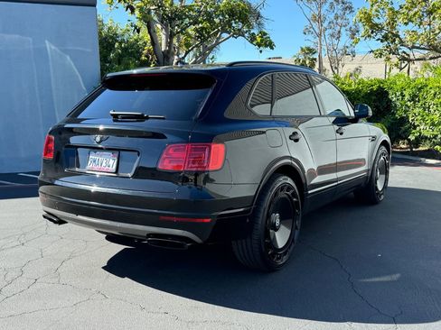 Used 2017 Bentley Bentayga image 10