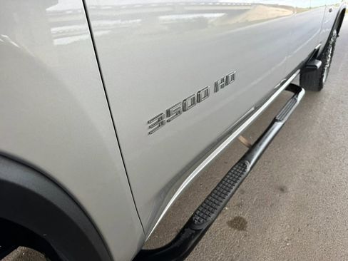 Used 2022 Chevrolet Silverado 3500 LT image 10