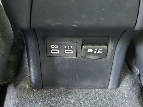 Used 2026 Toyota Prius Plug-In Hybrid FWD image 19