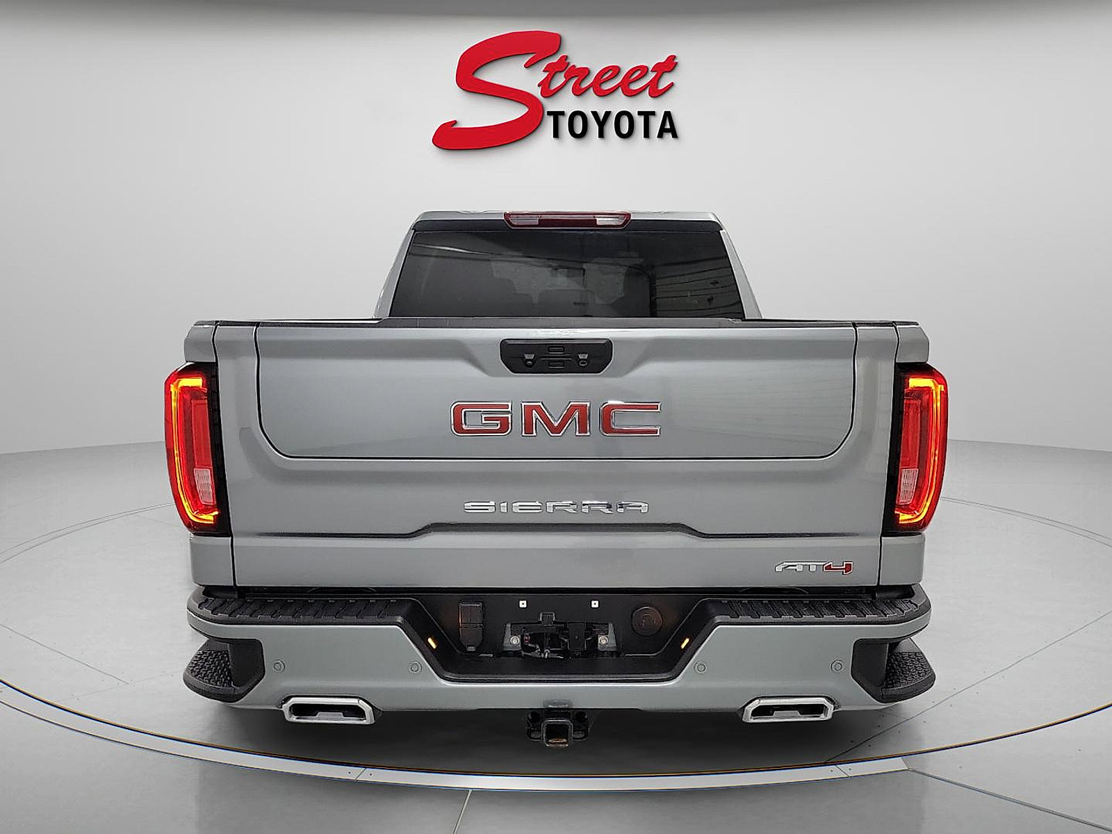 Used 2024 GMC Sierra 1500 AT4 AWD/4WD image 3