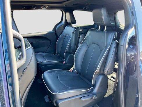 Certified 2024 Chrysler Pacifica Premium image 25