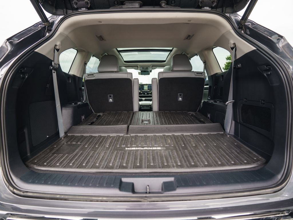 Used 2021 Toyota Highlander Platinum AWD/4WD image 49