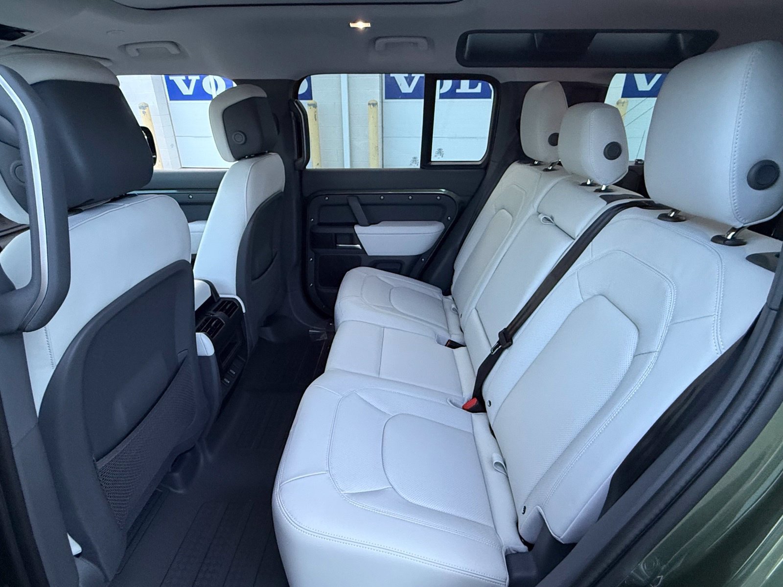 New 2026 Land Rover Defender 110 X-Dynamic SE AWD/4WD image 15