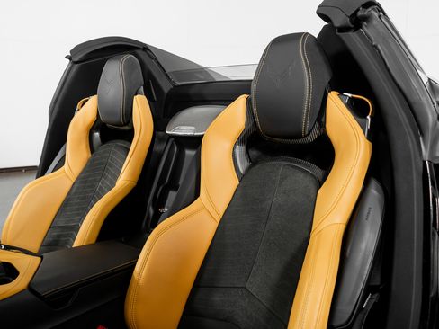 Used 2021 Chevrolet Corvette Stingray Preferred Conv w/ 2LT image 3