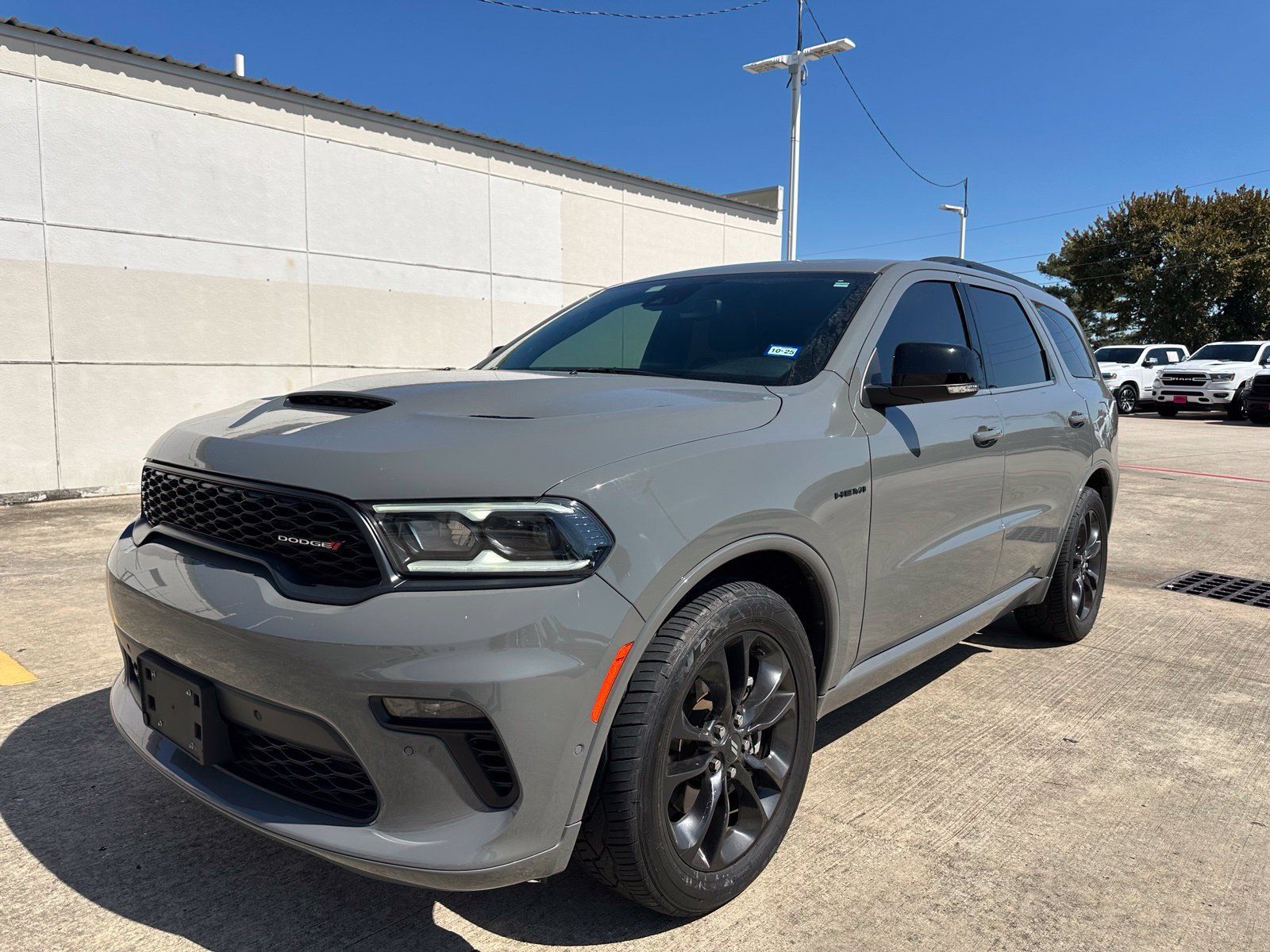 Used 2023 Dodge Durango R/T RWD image 3