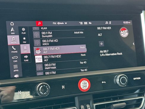 Certified 2022 Porsche Macan AWD/4WD image 18