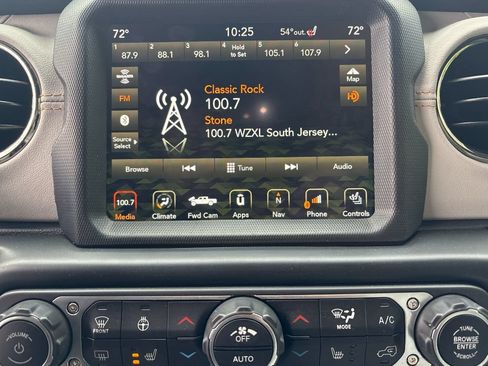 Used 2023 Jeep Gladiator Overland AWD/4WD image 7