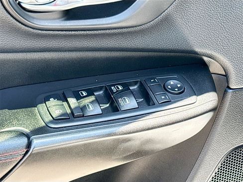 Used 2019 Jeep Cherokee Trailhawk AWD/4WD image 17