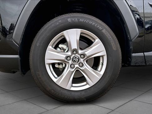 Used 2025 Toyota RAV4 XLE image 9